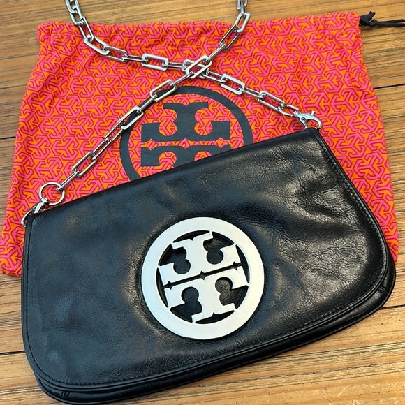 Tory Burch Handbags - Tory Burch clutch with chain strap